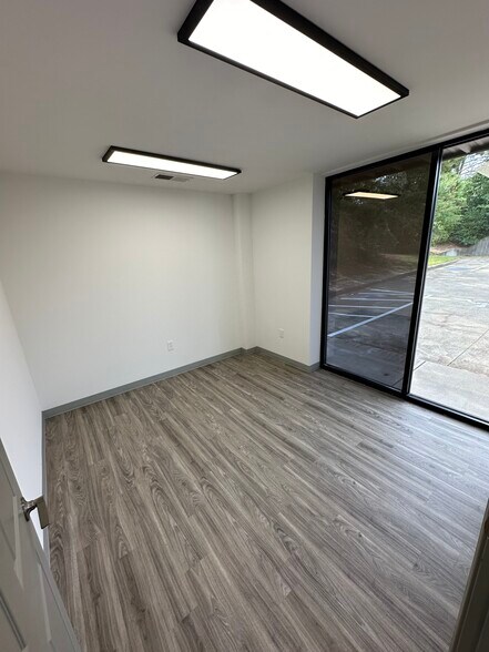 More Photos Of 6820 Meadow Ridge Ct, Alpharetta Light Manufacturing For Lease