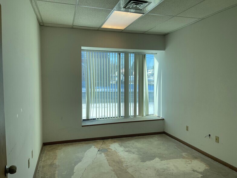 More Photos Of 537 Lincoln Hwy, East McKeesport Storefront For Sale