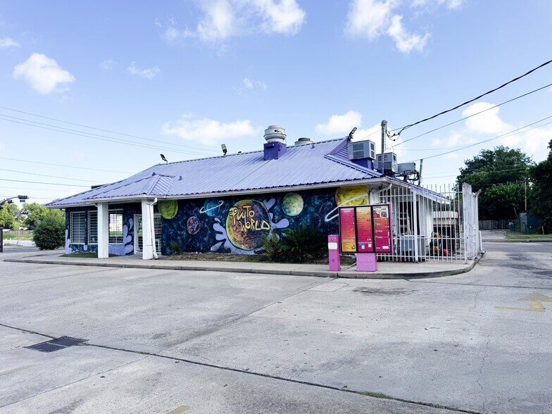 More Photos Of 8903 Cullen Blvd, Houston Restaurant For Sale