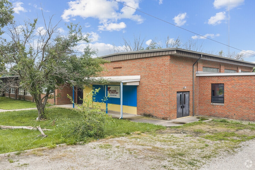 More Photos Of 111 W College Ave, Shelbina Schools For Sale