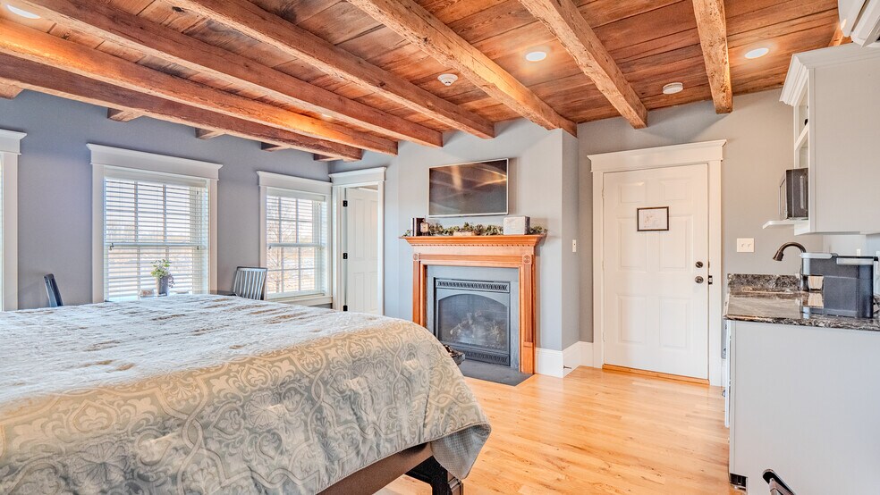 More Photos Of 208-210 Wharf St, Hermann Hospitality For Sale