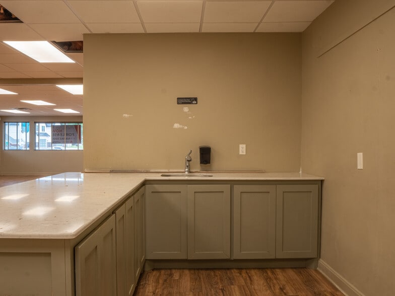 More Photos Of 7908 N Western Ave, Oklahoma City Freestanding For Lease