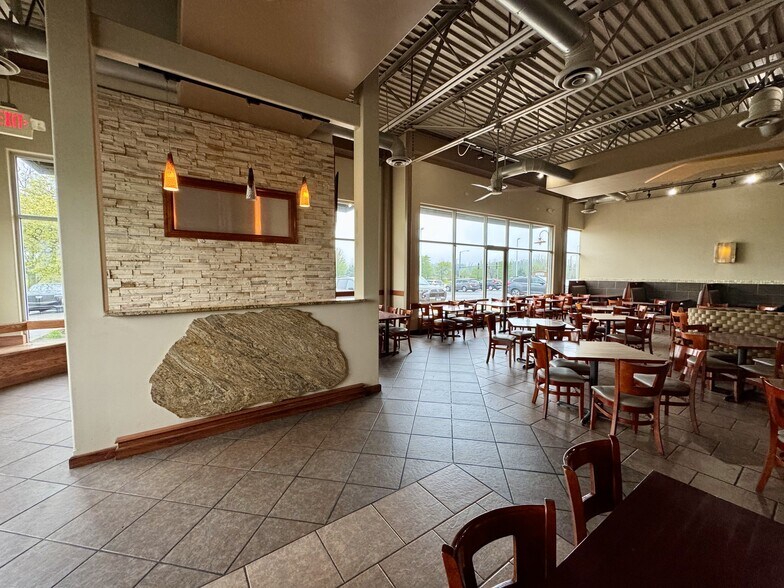 More Photos Of 265 Peace Rd, Sycamore Storefront For Lease