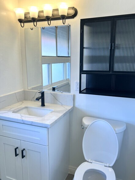 More Photos Of 1030-1034 S Fairfax Ave, Los Angeles Storefront Retail Residential For Lease