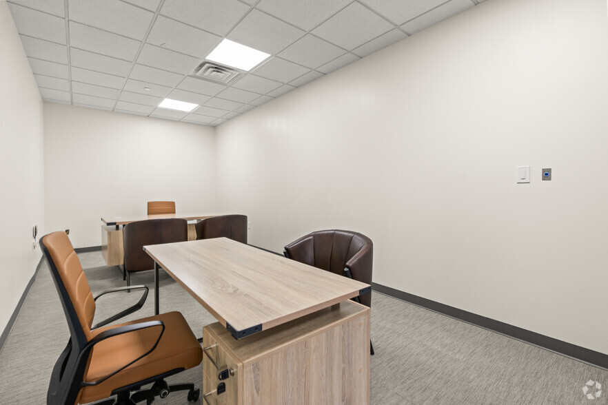 More Photos Of 5751 Kroger Dr, Fort Worth Office For Lease