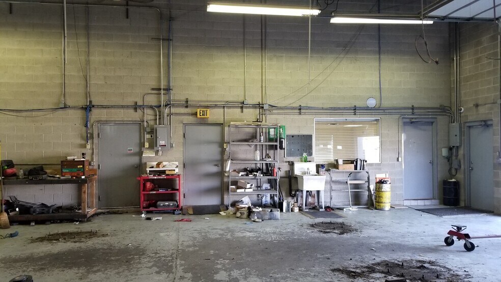 More Photos Of 12541 Minuteman Dr, Draper Auto Repair For Sale