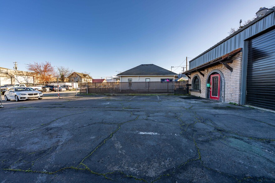 More Photos Of 727 Welch St, Medford Industrial For Sale