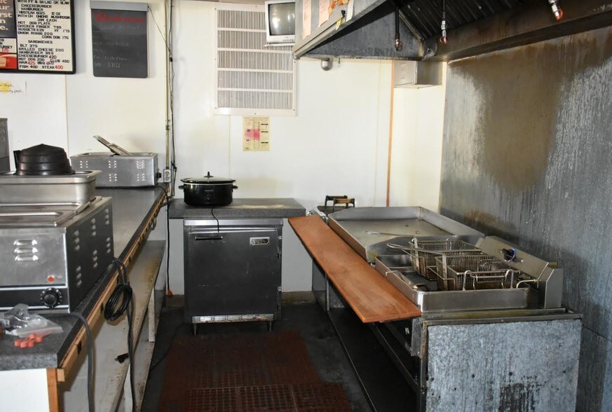 More Photos Of 926 Friendship Rd, Seneca Convenience Store For Lease