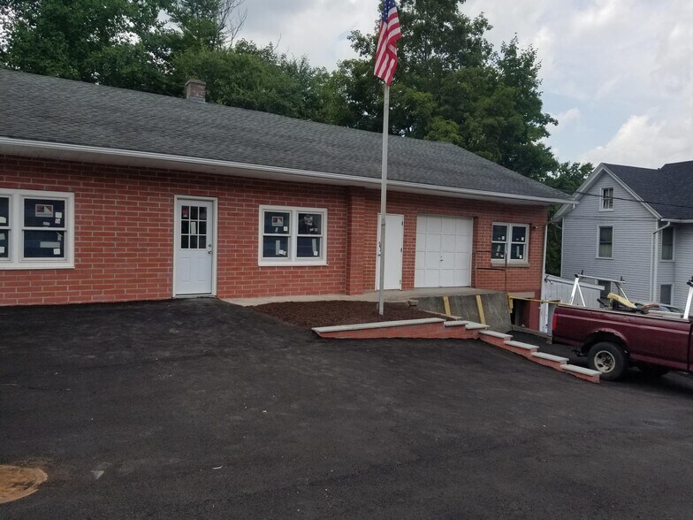 More Photos Of 100 S Main St, Seymour Warehouse For Lease