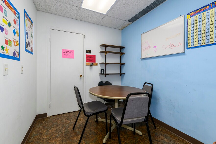 More Photos Of 4019 S Grand Blvd, Saint Louis Flex For Sale