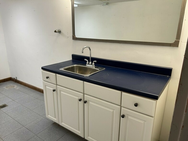 More Photos Of 165 Westgate Dr, Brockton Unknown For Lease