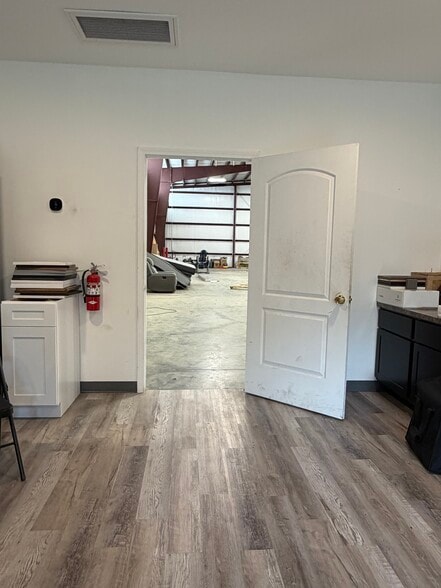 More Photos Of 2785 MacMae Dr, Mobile Warehouse For Lease