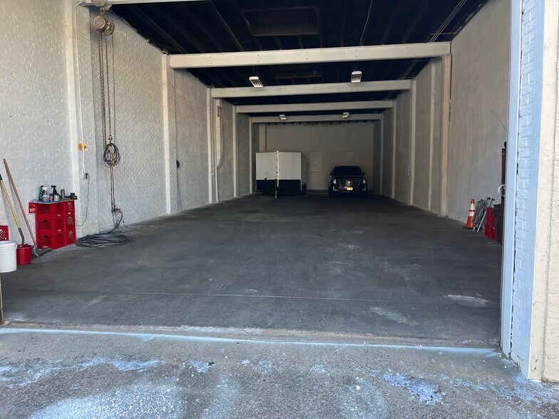 More Photos Of 330 Pine St, Camden Warehouse For Lease