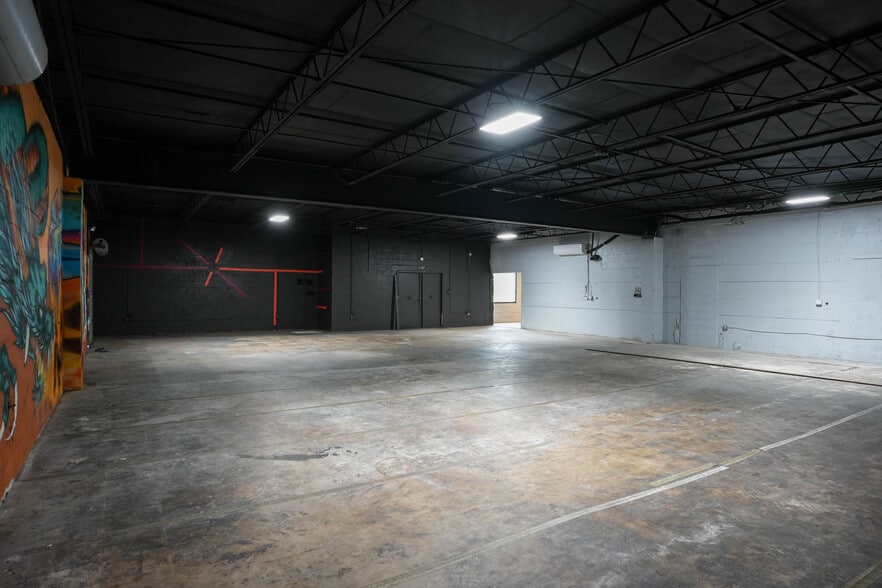 More Photos Of 4700 22nd Ave S, Saint Petersburg General Retail For Lease