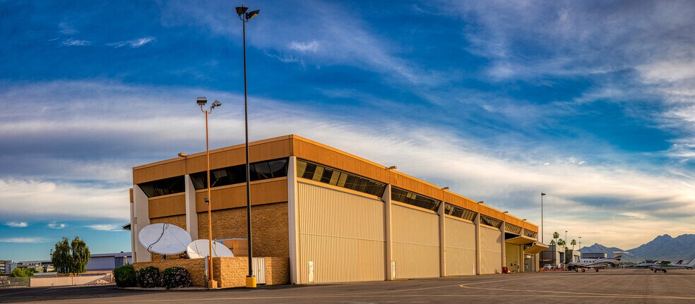 More Photos Of 14605 N Airport Dr, Scottsdale Airplane Hangar For Lease