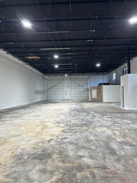 More Photos Of 7975-7985 W 20th Ave, Hialeah Warehouse For Lease