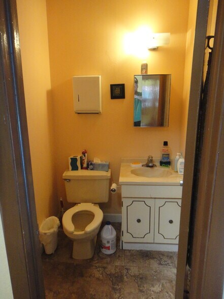 More Photos Of 14205 W Dixie Hwy, North Miami Medical For Sale