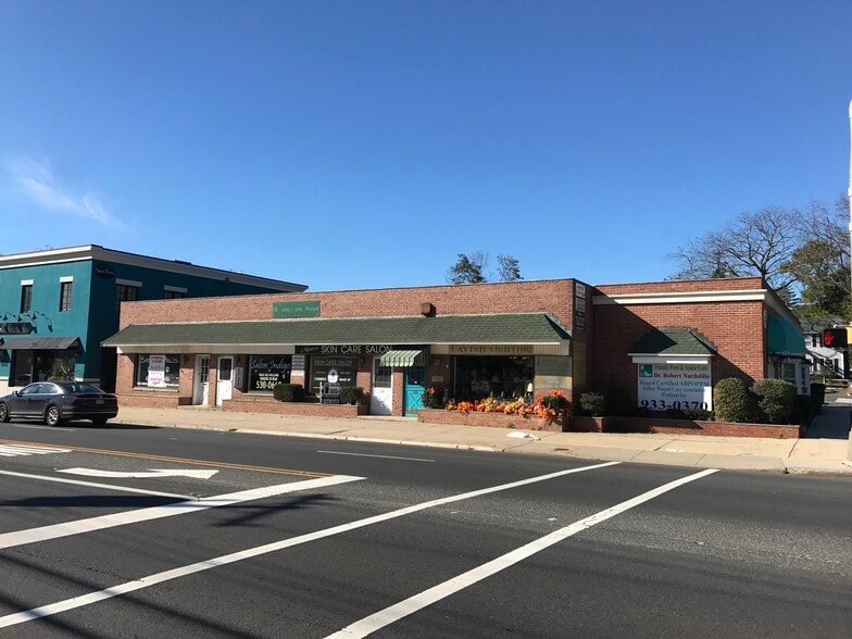 Primary Photo Of 674-682 Broad St, Shrewsbury General Retail For Lease