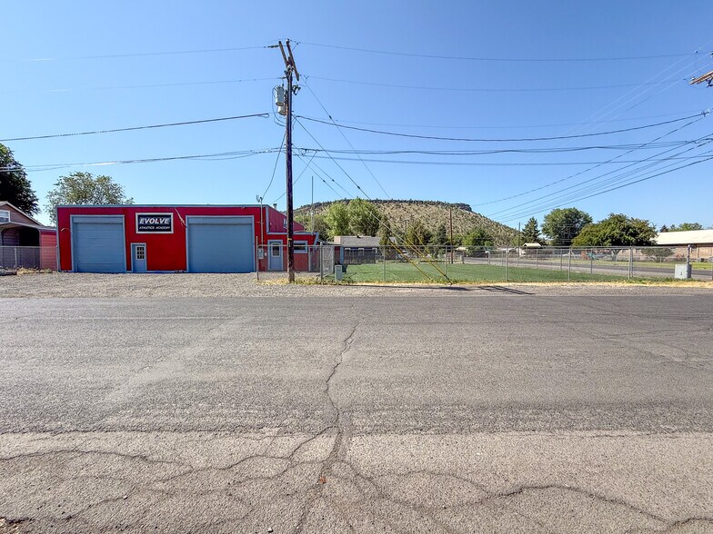 More Photos Of 1730 SE Melrose Dr, Prineville Industrial For Sale
