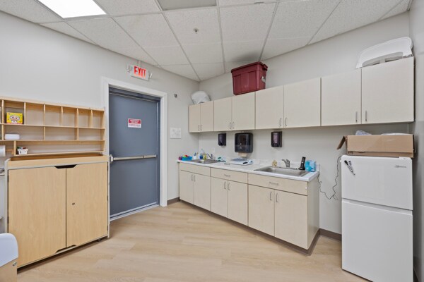 More Photos Of 4520 Military Rd, Niagara Falls Office For Sale