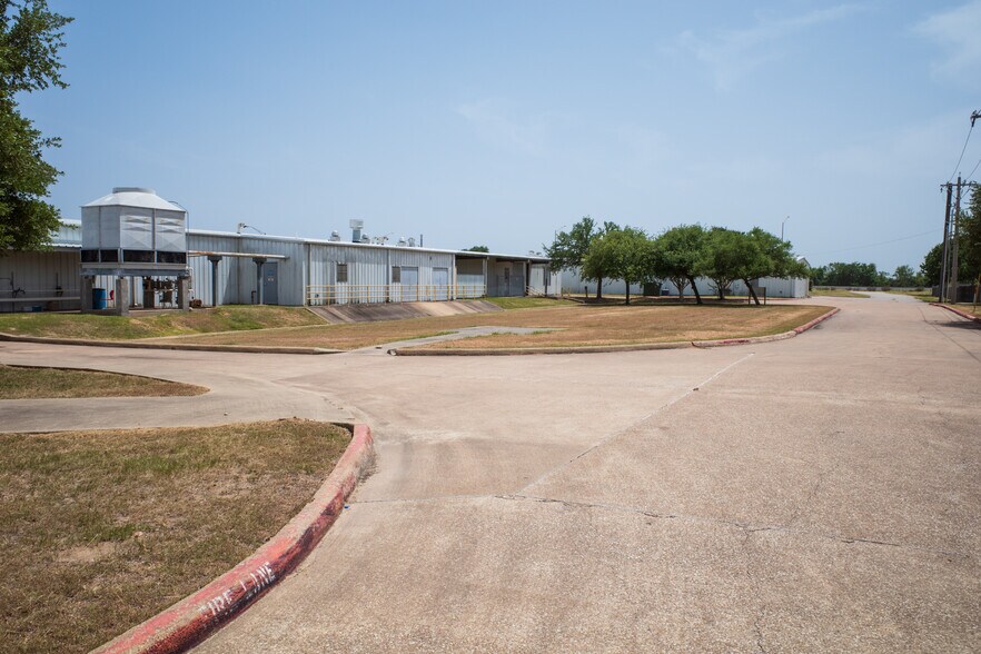 More Photos Of 151 Graham Rd, College Station Research And Development For Lease