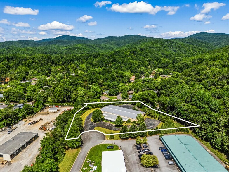 More Photos Of 235 Commerce St, Brevard Manufacturing For Sale