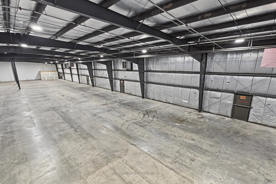 More Photos Of 2150 Milton ave, Des Moines Industrial For Sale