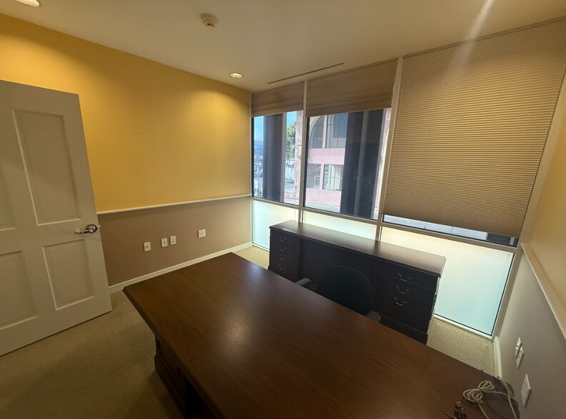 More Photos Of 7917 Ivanhoe Ave, La Jolla Office Residential For Lease