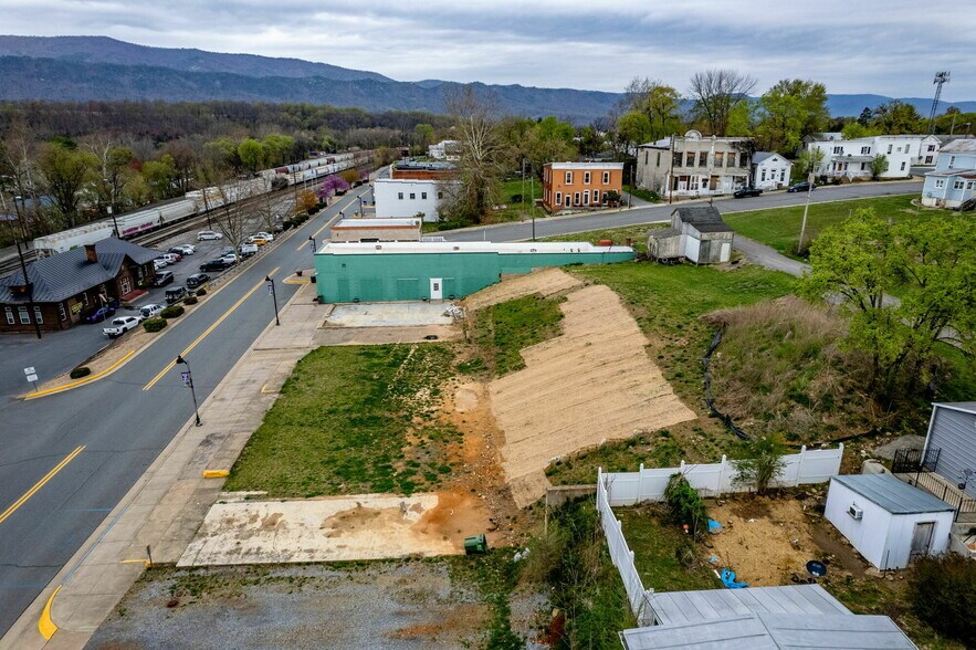 More Photos Of 500-502 First St, Shenandoah Office For Sale