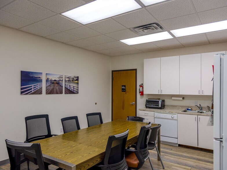 More Photos Of 7250 W Vickery Blvd, Fort Worth Office For Sale