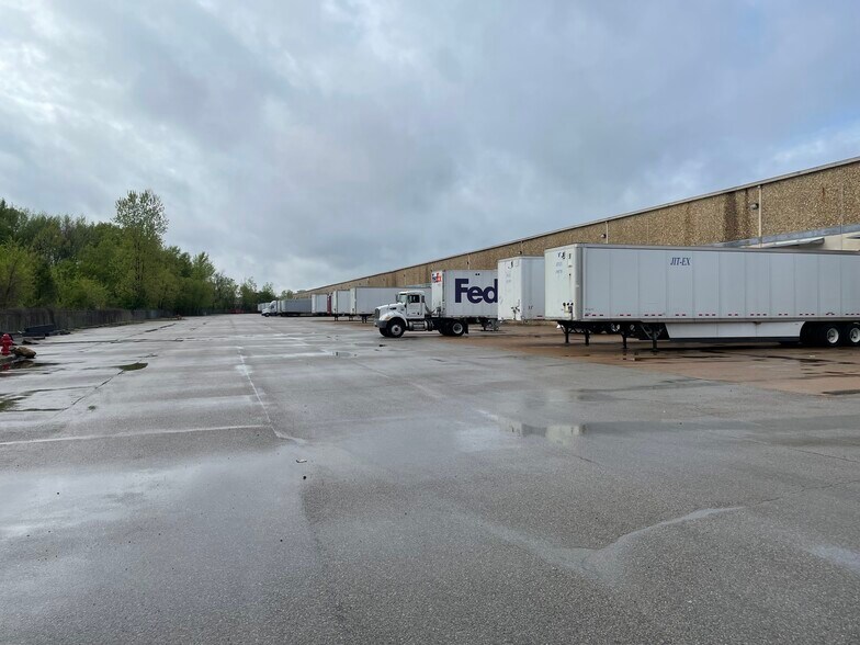 More Photos Of 5321 E Shelby Dr, Memphis Warehouse For Lease