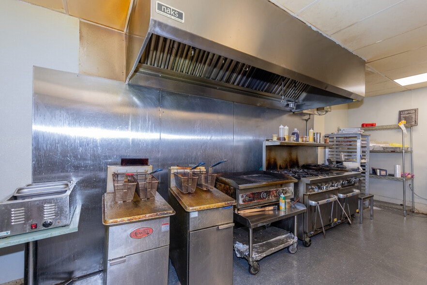 More Photos Of 1820 E 30th St, Cleveland Sports And Entertainment For Sale