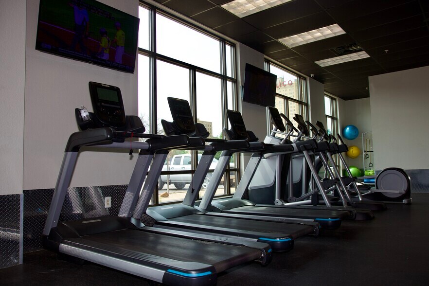 More Photos Of 215 Washington Ave, Waco Apartments For Sale