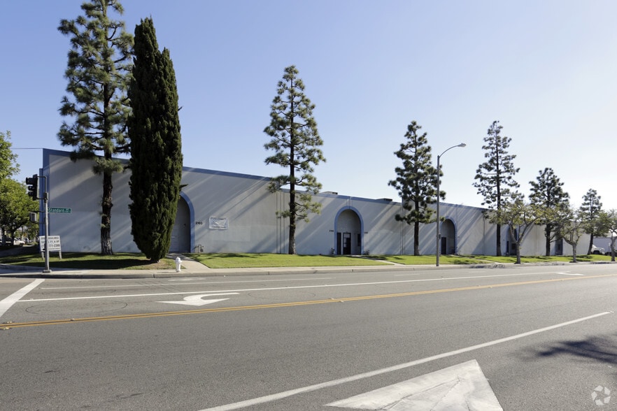 More Photos Of 2101-2119 S Standard Ave, Santa Ana Flex For Sale