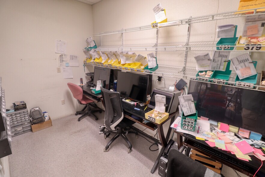 More Photos Of 1915 N Division St, Spokane Office For Sale