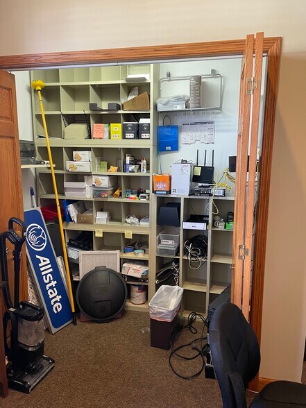 More Photos Of 302 Fox Glen Ct, Barrington Medical For Lease