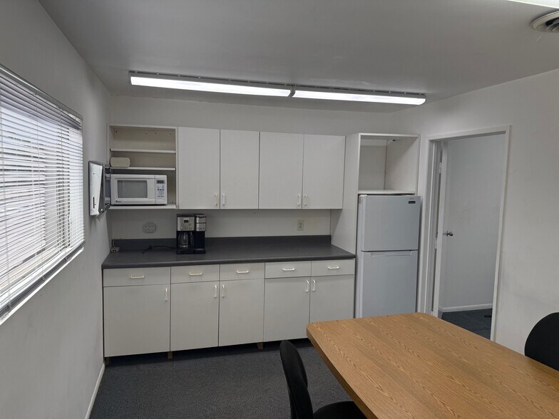 More Photos Of 5451 Laurel Canyon Blvd, Valley Village Medical For Lease