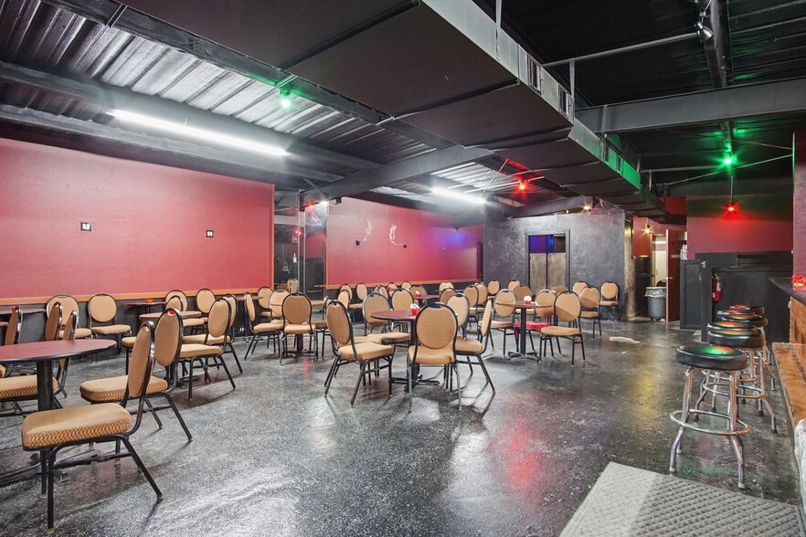 More Photos Of 1900 SE 59th Dr, Oklahoma City Bar For Sale