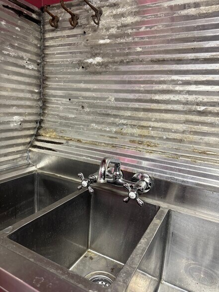 More Photos Of 15 Main St, Mammoth Spring Office For Sale