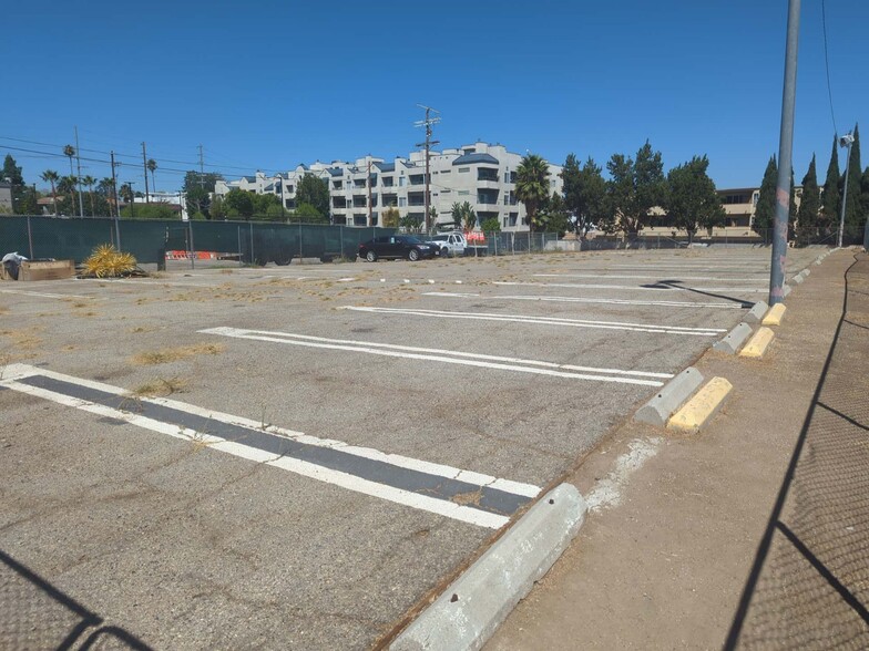 More Photos Of 14827 Ventura Blvd, Sherman Oaks Land For Lease