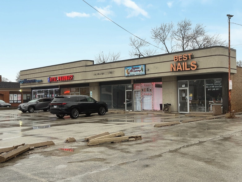 More Photos Of 2304-2312 Grand Ave, Waukegan Storefront For Lease