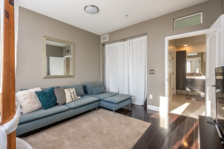 More Photos Of 4741 Point Loma Ave, San Diego Storefront Retail Residential For Sale