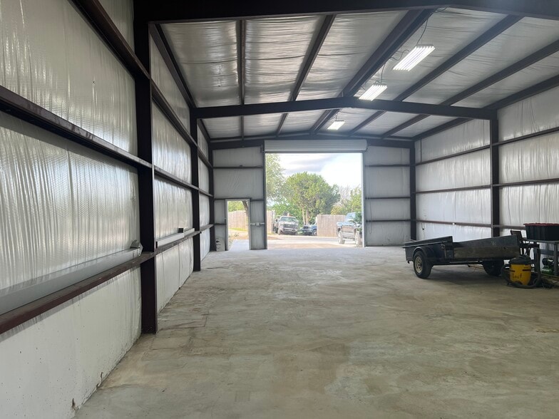 More Photos Of 15114 Iowa St, Austin Self Storage For Sale