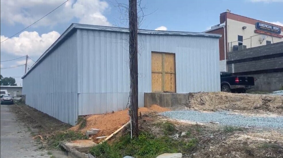 More Photos Of 209 Clayton Ave, Roxboro Industrial For Lease