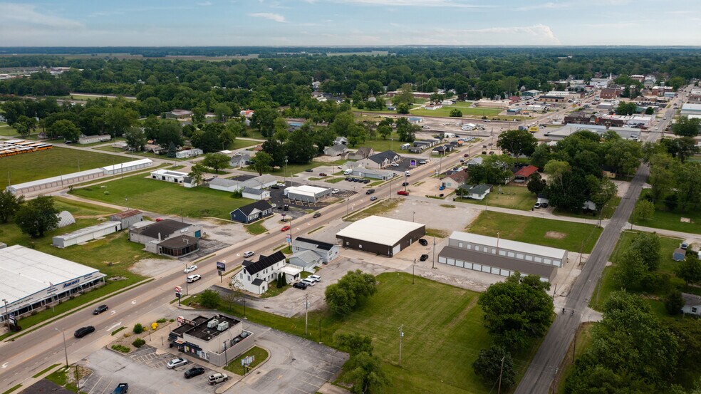 More Photos Of 904 W Union Ave, Litchfield Office For Sale