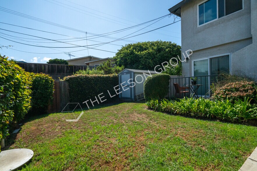 More Photos Of 2230 Canyon Dr, Costa Mesa Apartments For Sale