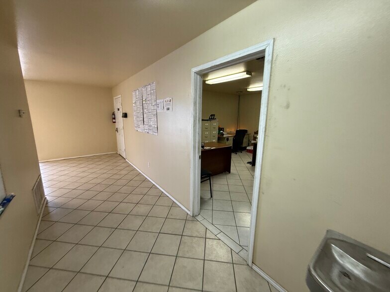 More Photos Of 115 Wyoming Blvd, Pleasanton Warehouse For Lease