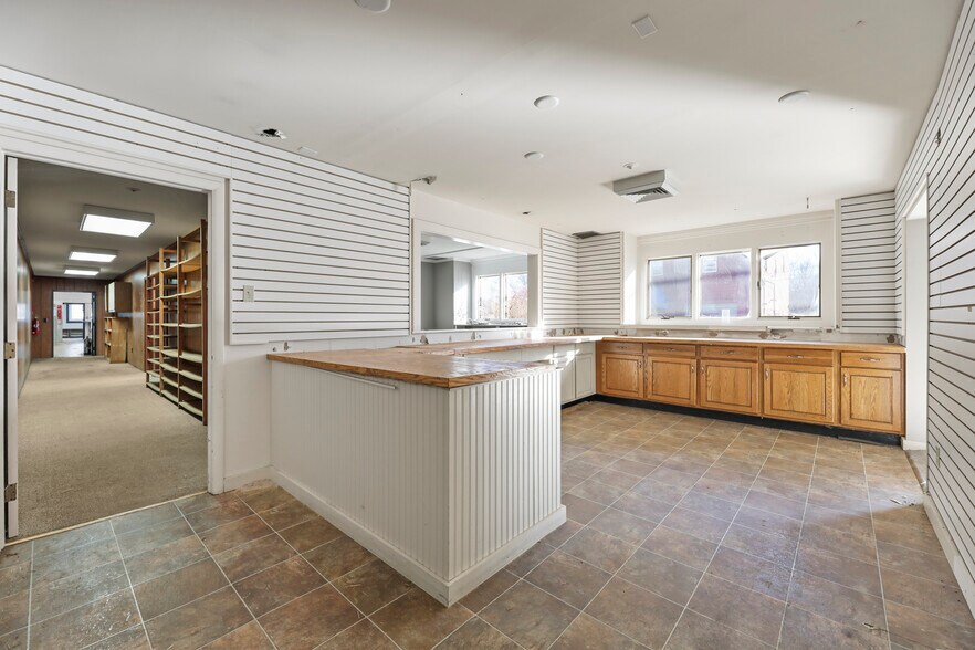 More Photos Of 1311 East St, Pittsfield Industrial For Sale