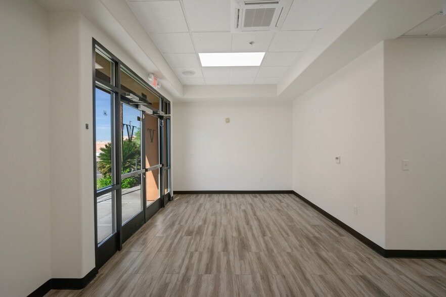 More Photos Of 1510 W Horizon Ridge Pky, Henderson Unknown For Lease