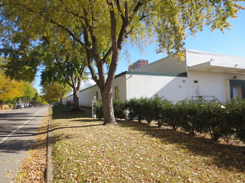 More Photos Of 2233 49th Ave N, Minneapolis Warehouse For Sale